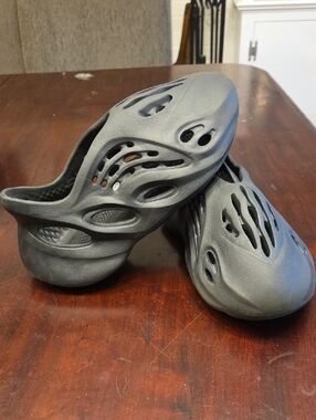 Adidas Yeezy Foam Runner Size 5 Mens